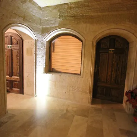 Family Cave Hotel 3*