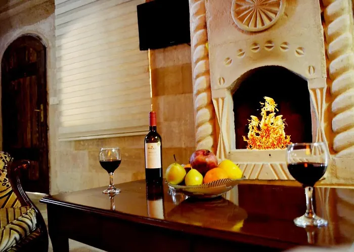 Family Cave Hotell 3*