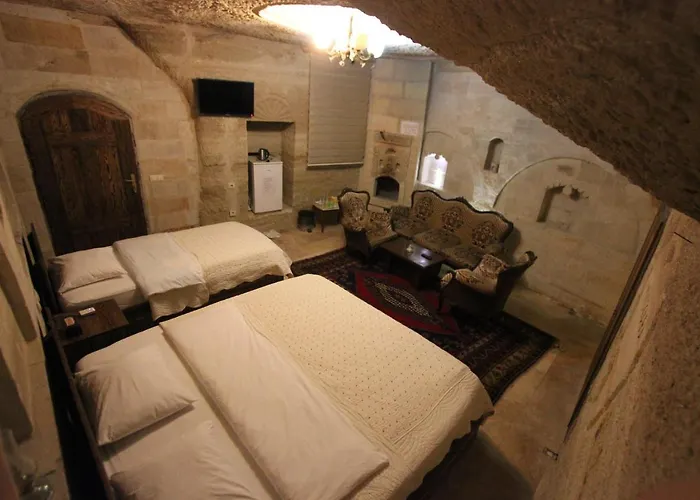 Family Cave Hotell 3*